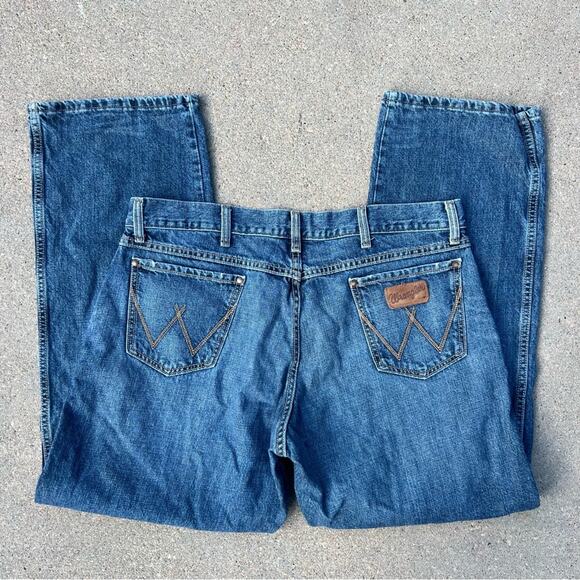 Wrangler Retro 38x32 Relaxed Straight Jeans Creek Wash - Picture 1 of 7